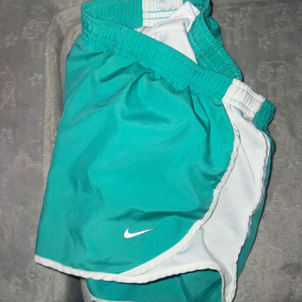 Nike Dri-Fit Running Girls M Shorts - Picture 2 of 9